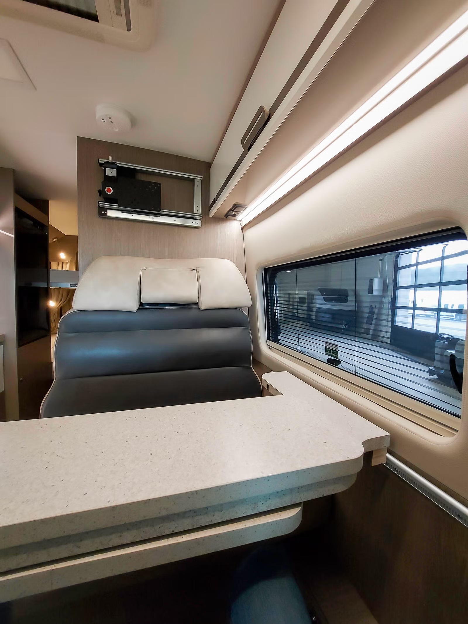 CHALLENGER V114 MAX PREMIUM BLACK EDITION - 04 COUCHAGES - Image 10