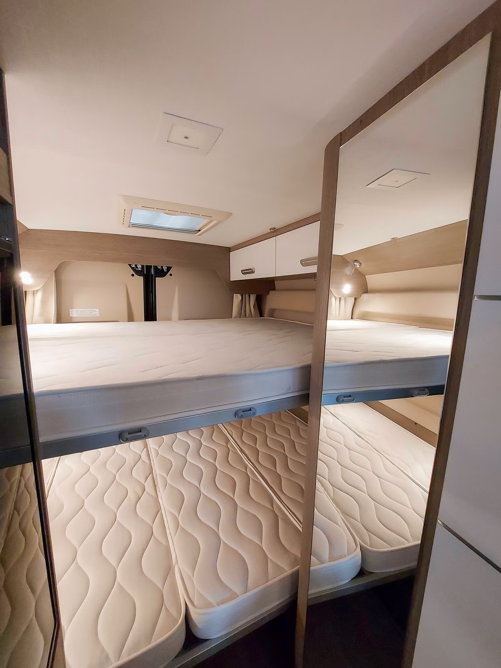 CHALLENGER V114 MAX PREMIUM BLACK EDITION - 04 COUCHAGES - Image 17