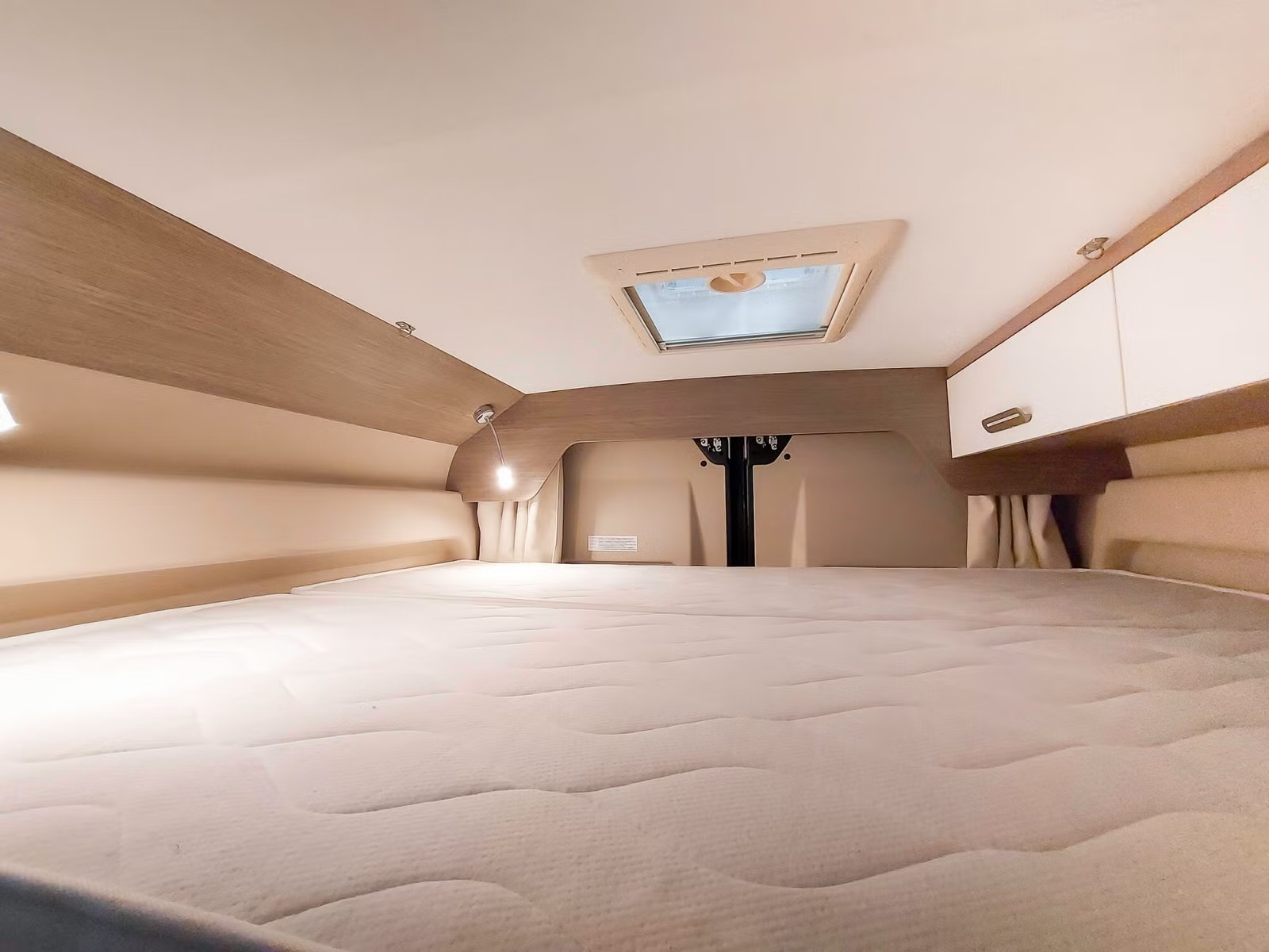 CHALLENGER V114 MAX PREMIUM BLACK EDITION - 04 COUCHAGES - Image 18