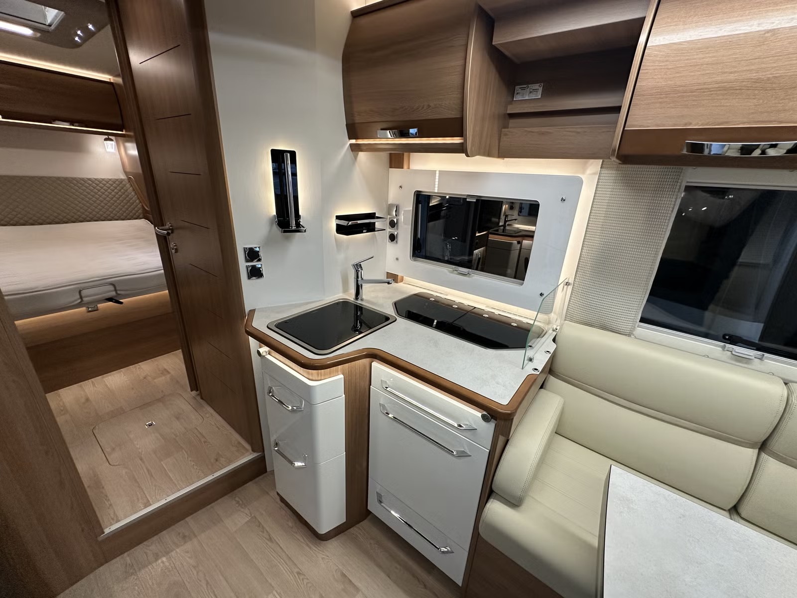 RAPIDO 696 F PREMIUM EDITION - Image 13