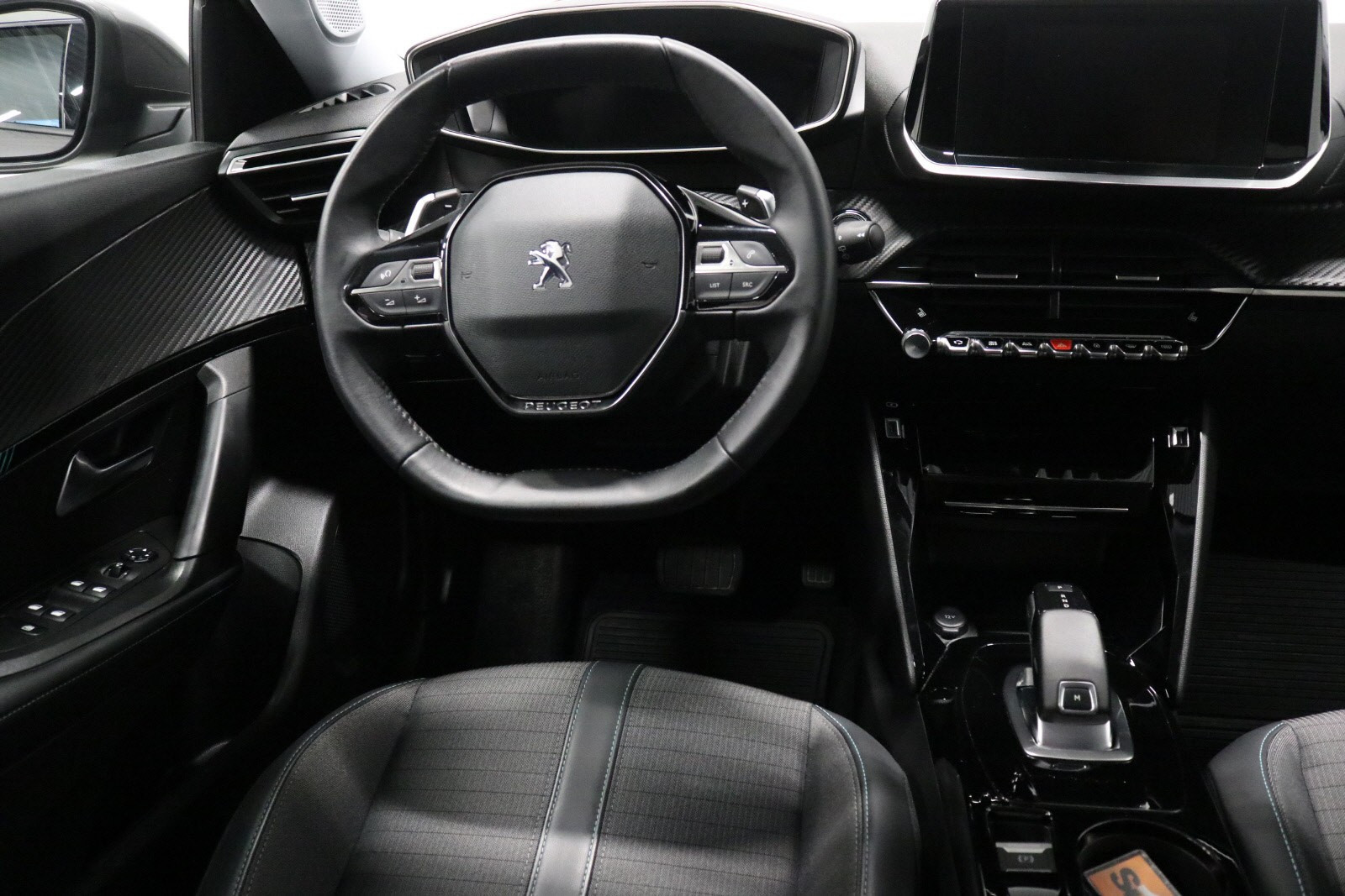 PEUGEOT 2008 1.5 BLUEHDI 130 S&S EAT8 ALLURE - Image 9