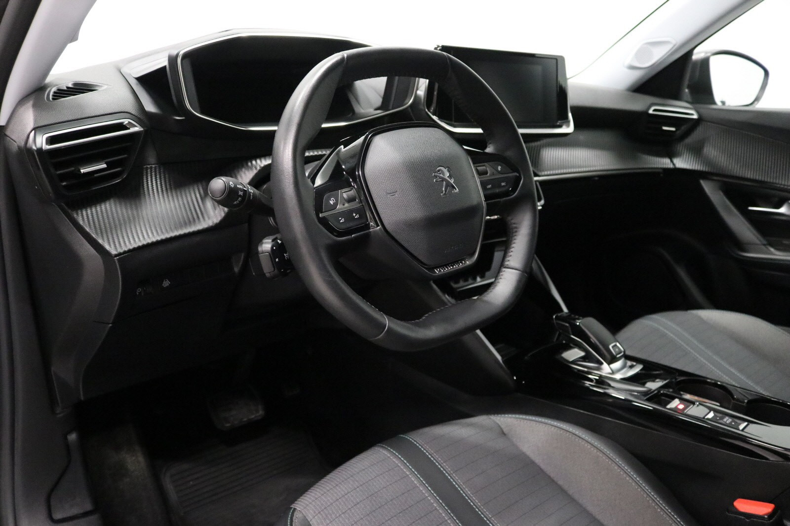 PEUGEOT 2008 1.5 BLUEHDI 130 S&S EAT8 ALLURE - Image 11