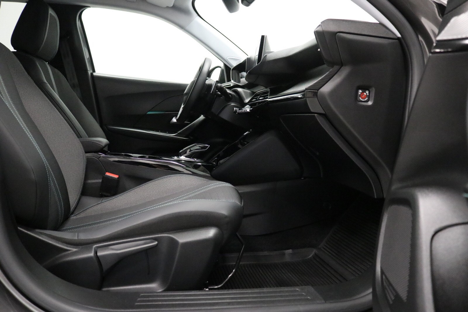 PEUGEOT 2008 1.5 BLUEHDI 130 S&S EAT8 ALLURE - Image 15