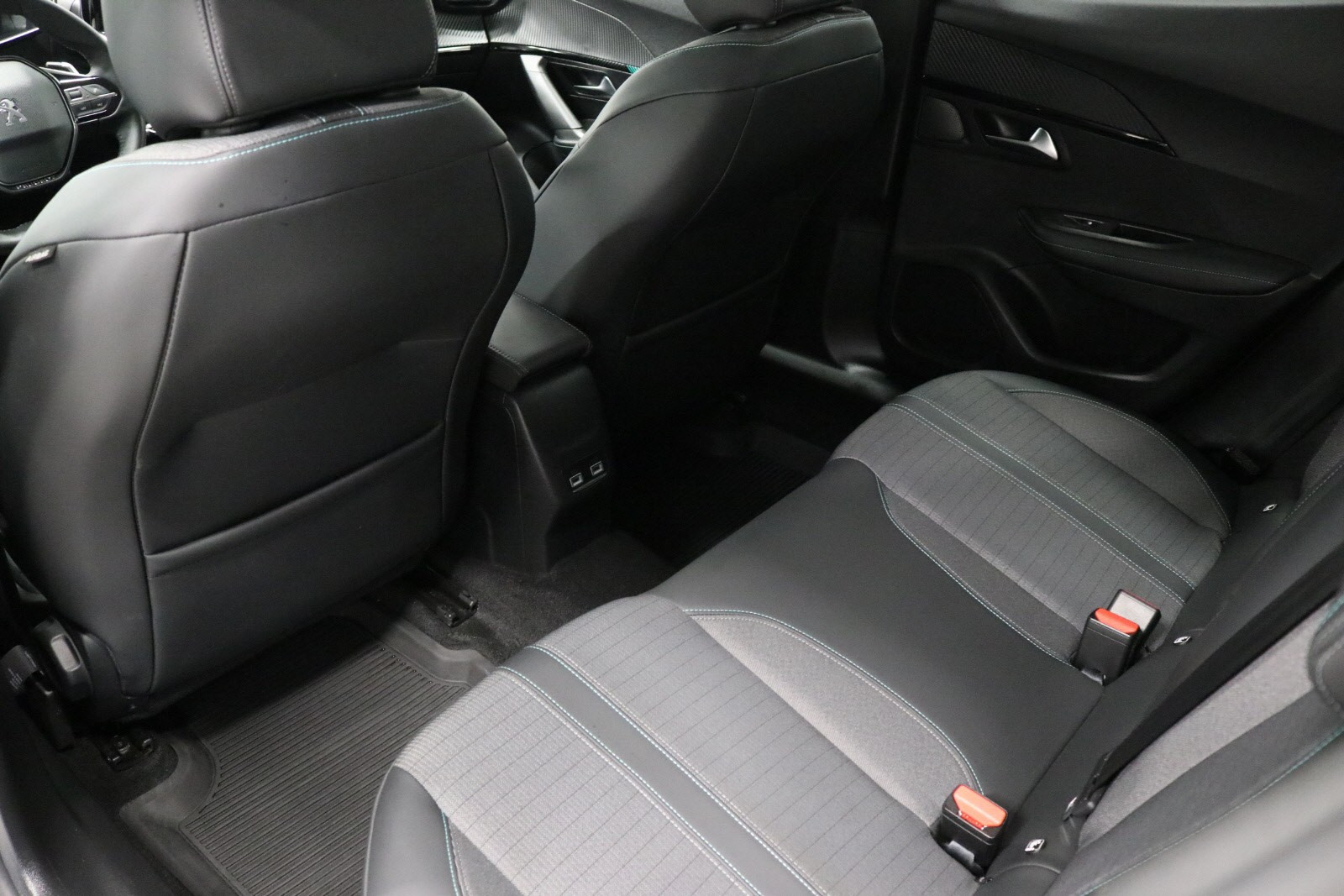 PEUGEOT 2008 1.5 BLUEHDI 130 S&S EAT8 ALLURE - Image 16