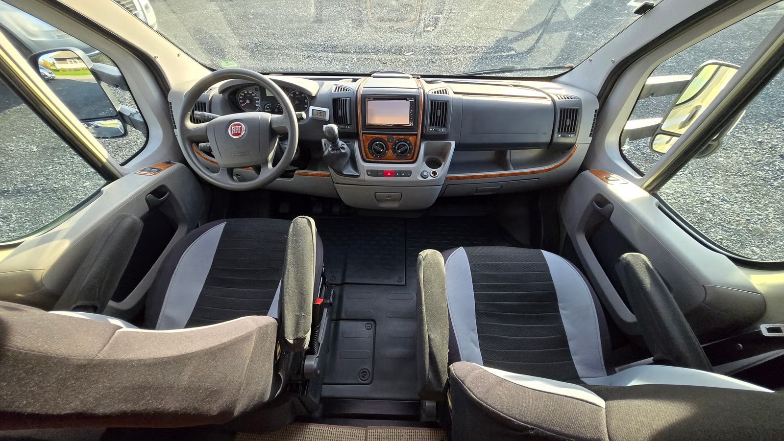 BÜRSTNER SOLANO T727 - Image 10