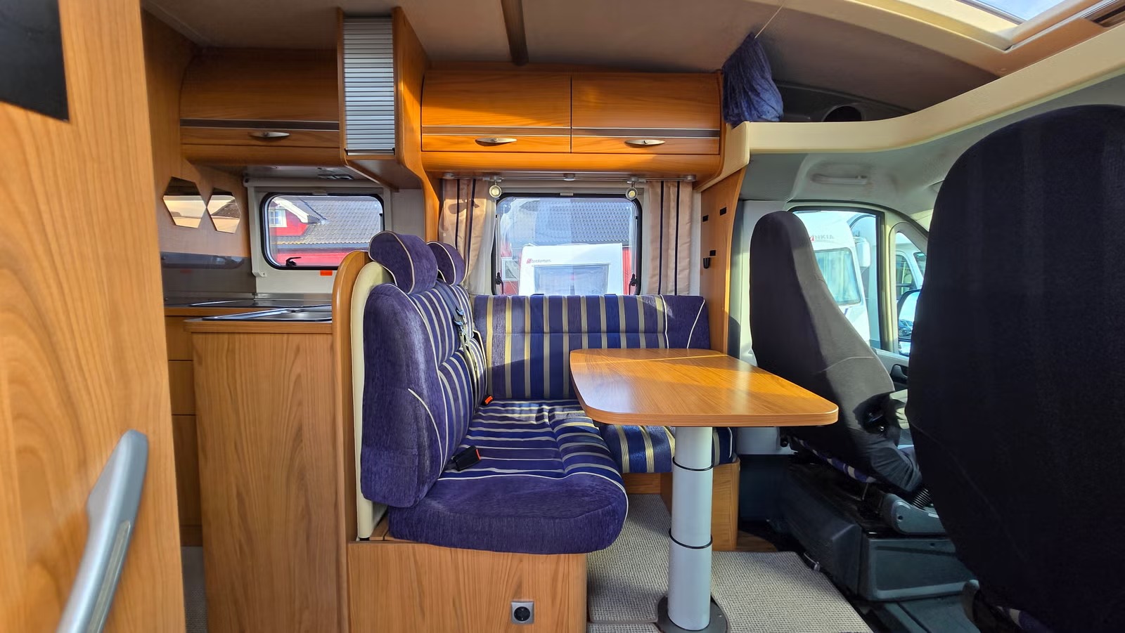 BÜRSTNER SOLANO T727 - Image 12