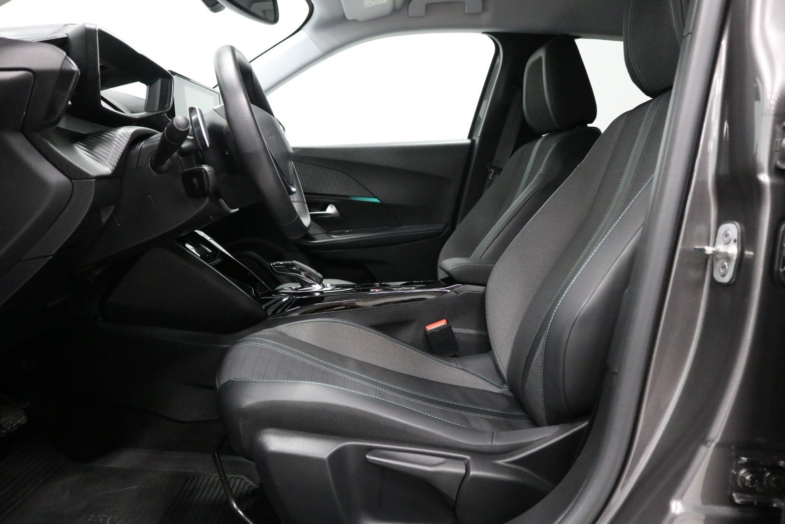 PEUGEOT 2008 1.5 BLUEHDI 130 S&S EAT8 ALLURE - Image 17