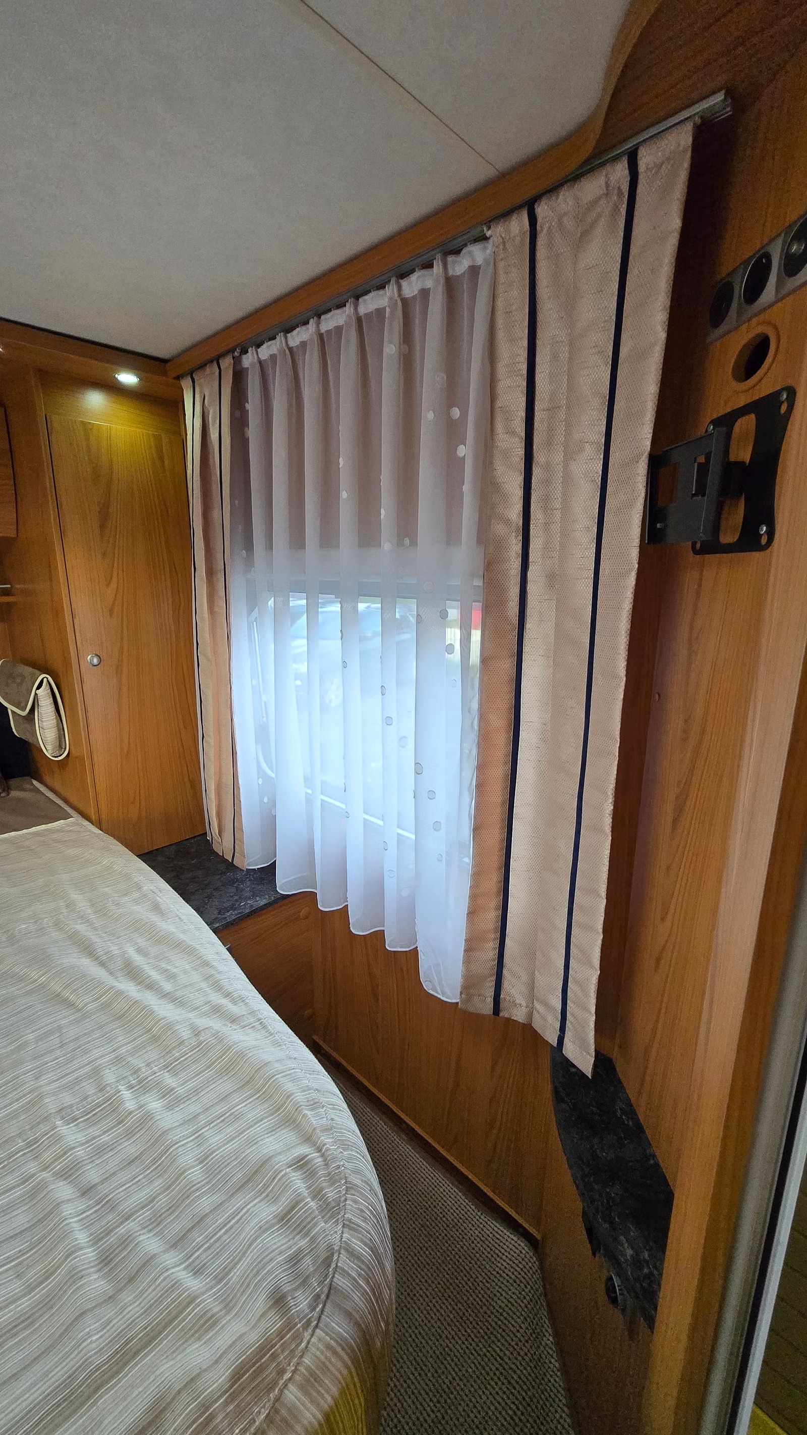 BÜRSTNER SOLANO T727 - Image 19