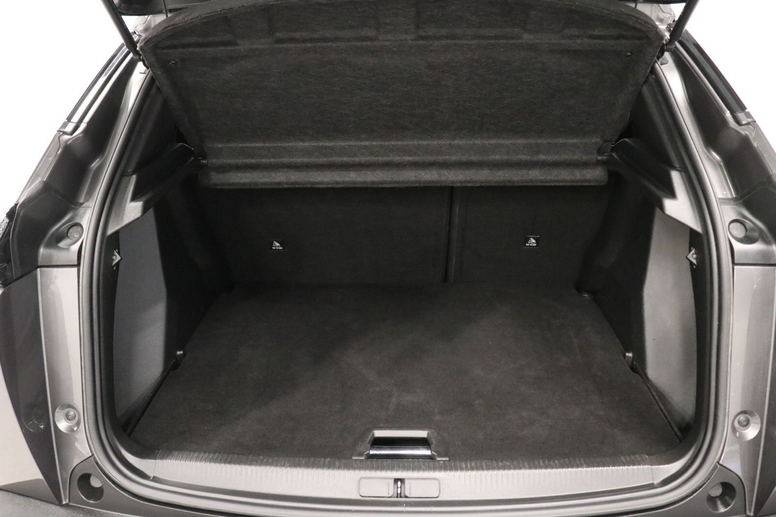 PEUGEOT 2008 1.5 BLUEHDI 130 S&S EAT8 ALLURE - Image 19