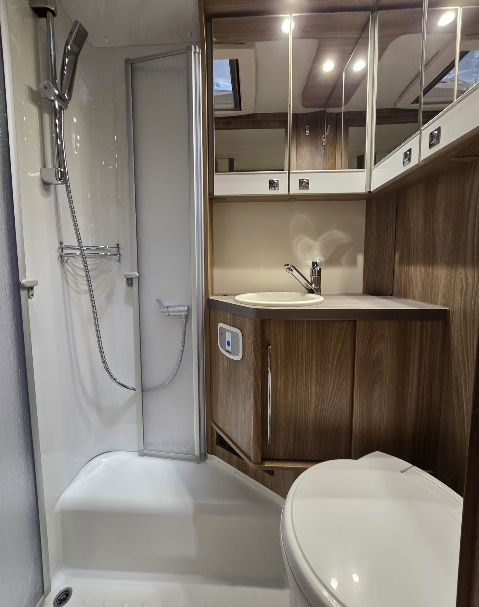 BÜRSTNER AVIANO 690 G - Image 13