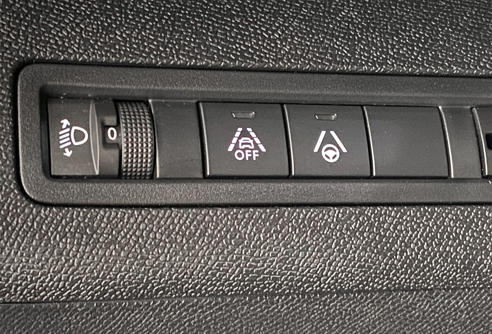 PEUGEOT 2008 1.5 BLUEHDI 130 S&S EAT8 ALLURE - Image 10