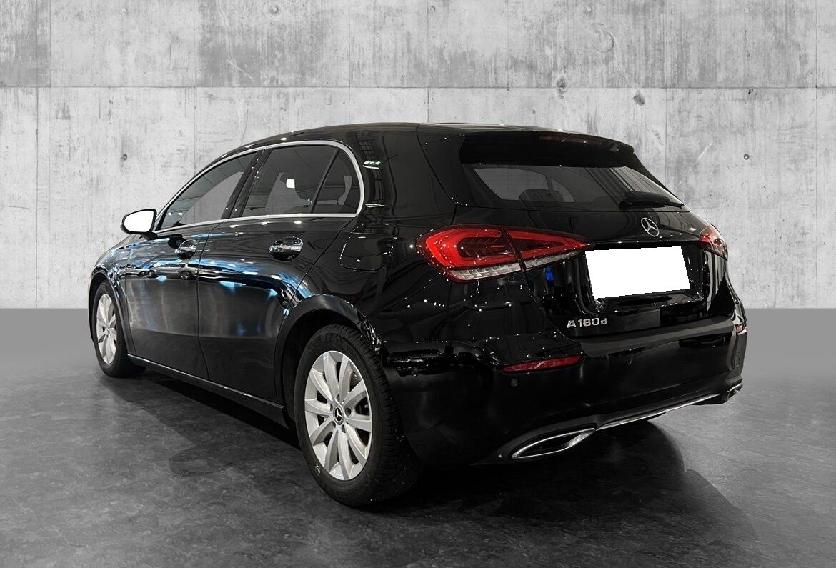 MERCEDES-BENZ CLASSE A IV 180D 116CH AMG LINE 8G-DCT - Image 3