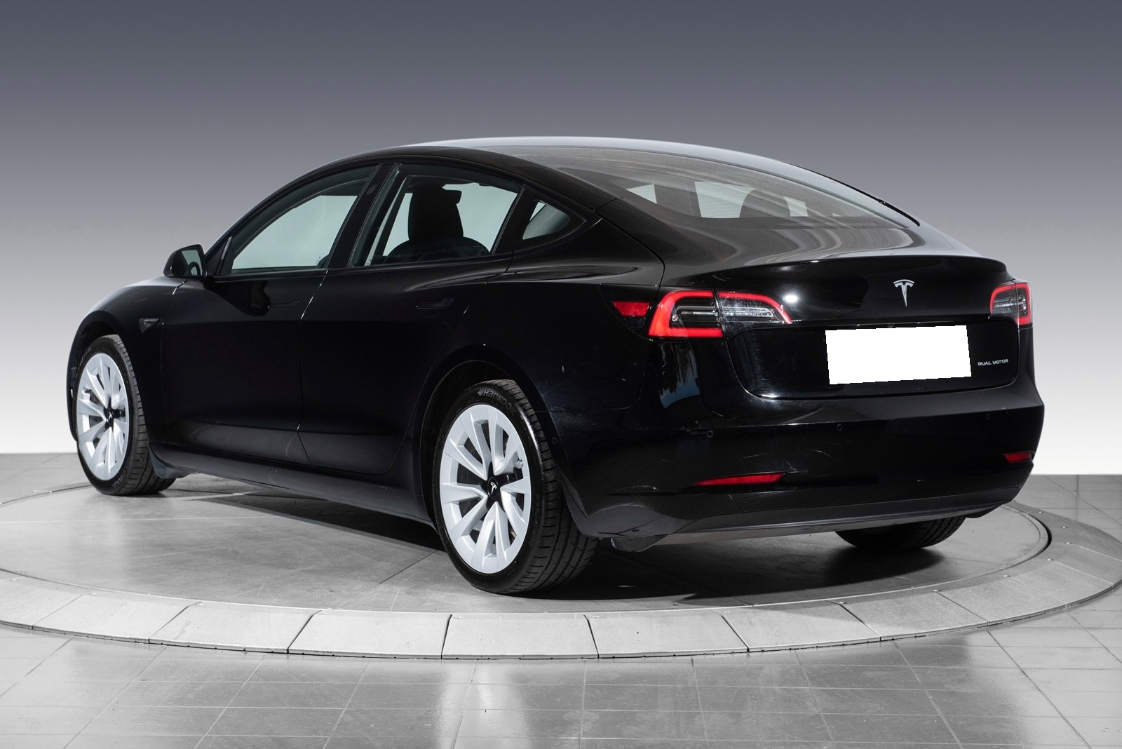 TESLA MODEL 3 LONG RANGE DUAL MOTOR - Image 3