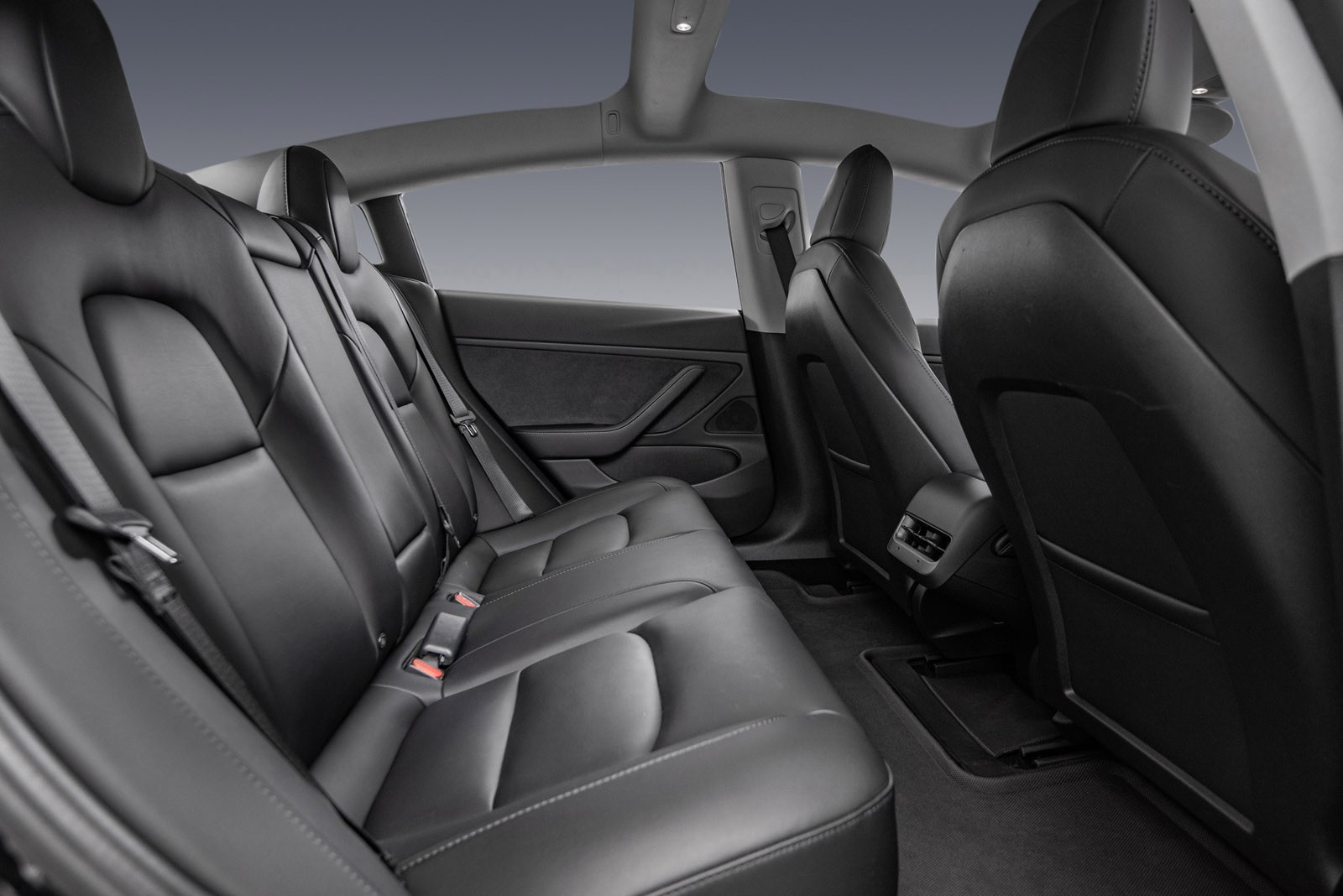 TESLA MODEL 3 LONG RANGE DUAL MOTOR - Image 12