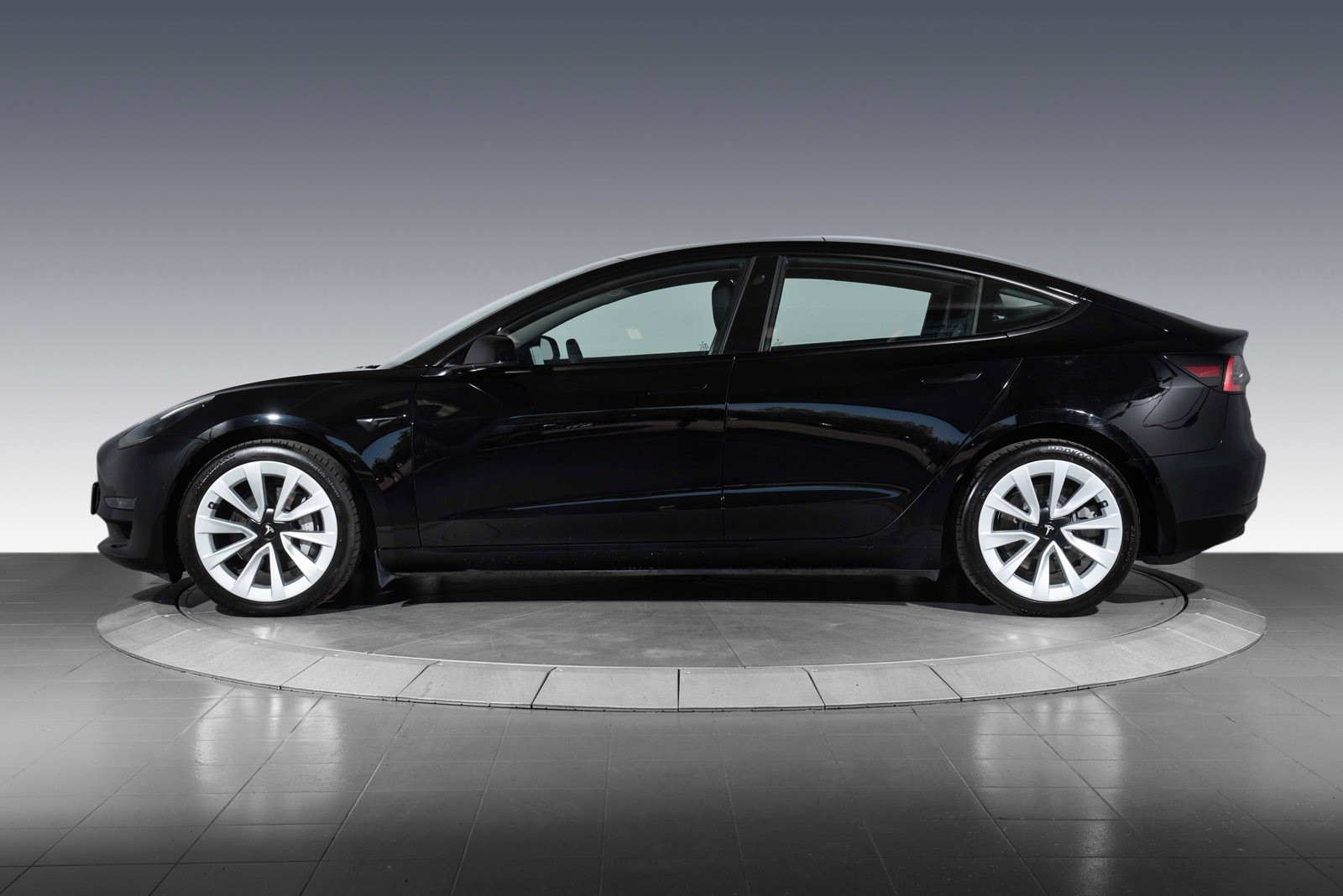 TESLA MODEL 3 LONG RANGE DUAL MOTOR - Image 6