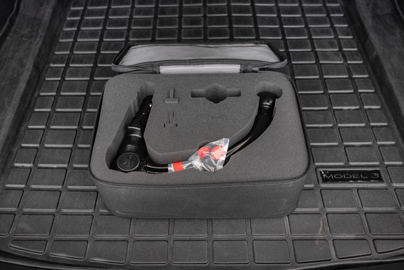 TESLA MODEL 3 LONG RANGE DUAL MOTOR - Image 13