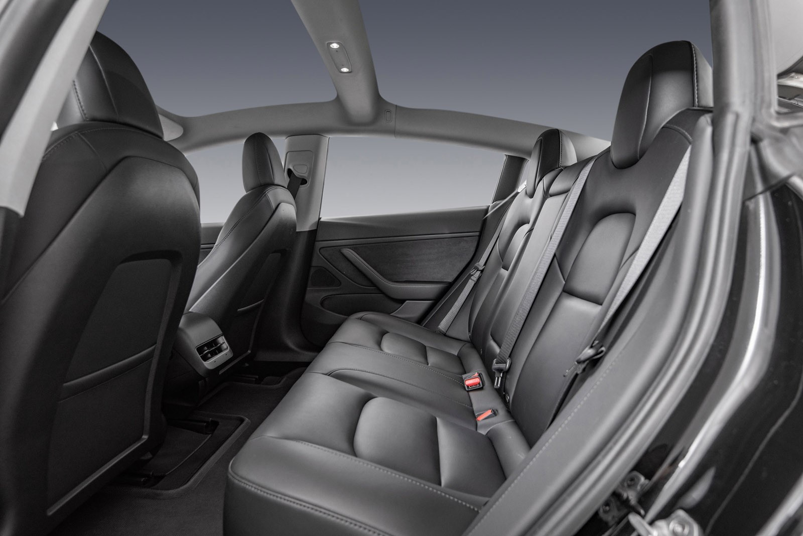 TESLA MODEL 3 LONG RANGE DUAL MOTOR - Image 14