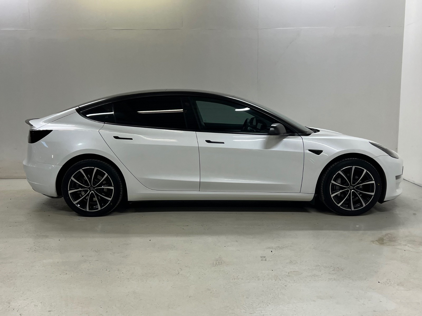 TESLA MODEL 3 LONG RANGE DUAL MOTOR - Image 6