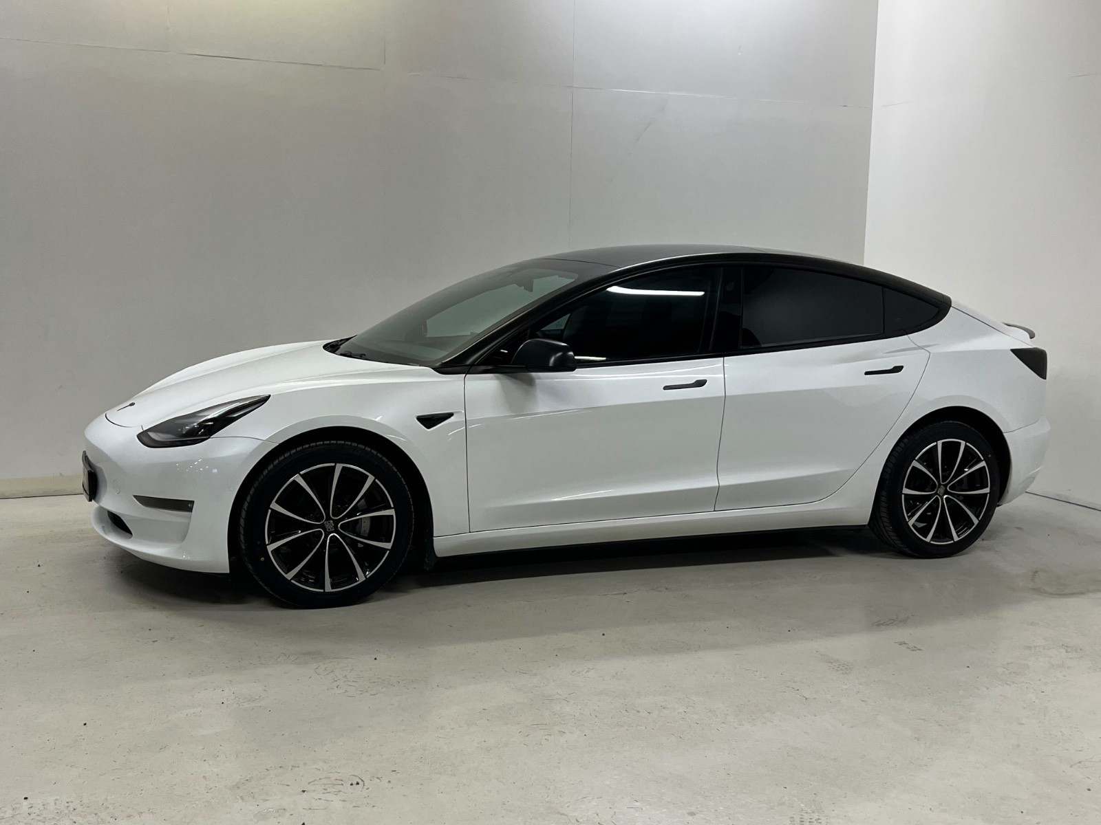 TESLA MODEL 3 LONG RANGE DUAL MOTOR - Image 2