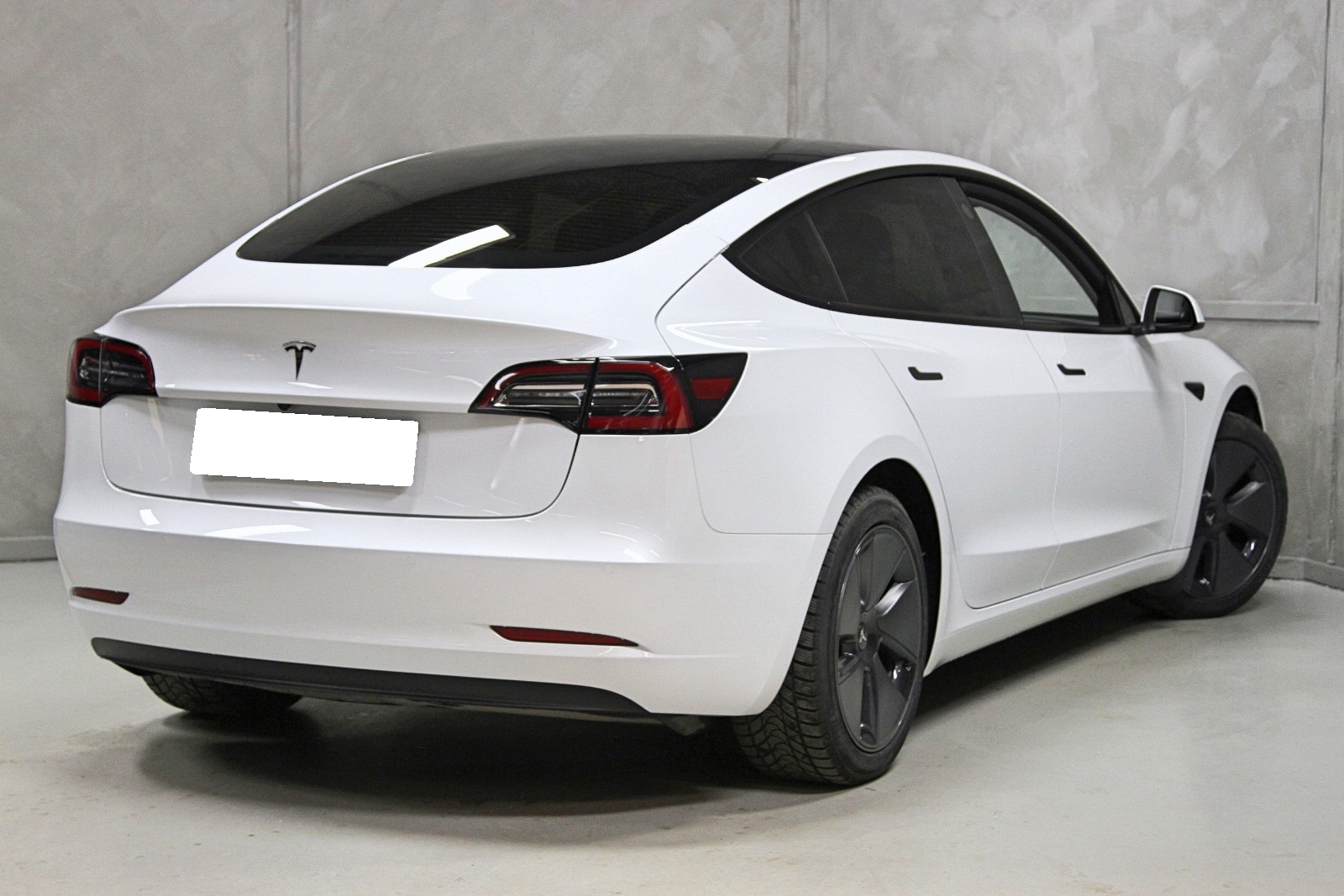 TESLA MODEL 3 LONG RANGE DUAL MOTOR - Image 2