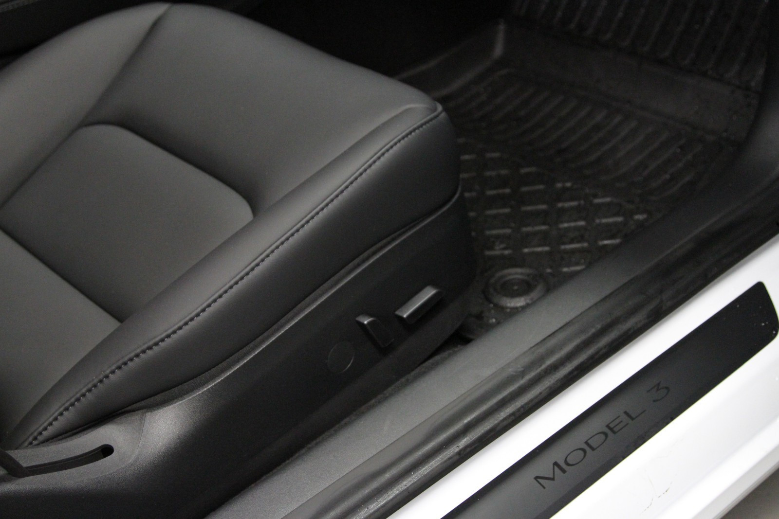 TESLA MODEL 3 LONG RANGE DUAL MOTOR - Image 7